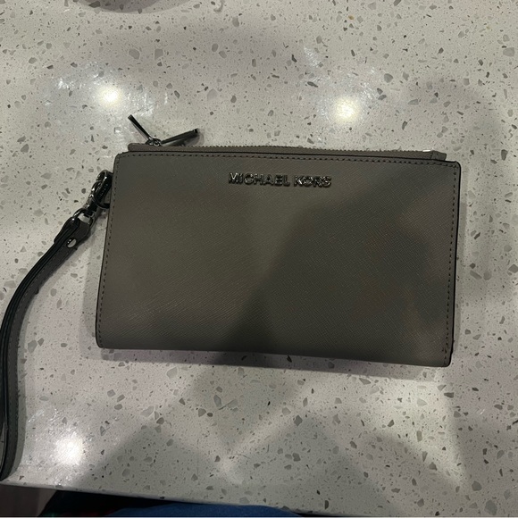 KORS Michael Kors Handbags - Michael Kohr’s wristlet